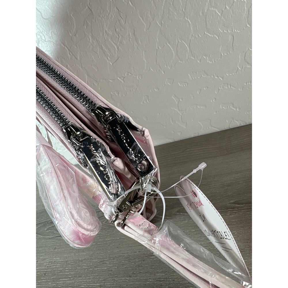New! BETSEY JOHNSON Quinn Bifold Floral Convertible Crossbody / Wristlet Floral - Picture 5 of 8